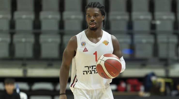 אלסטון מיילס עם הכדור (רועי כפיר) אלסטון מיילס עם הכדור