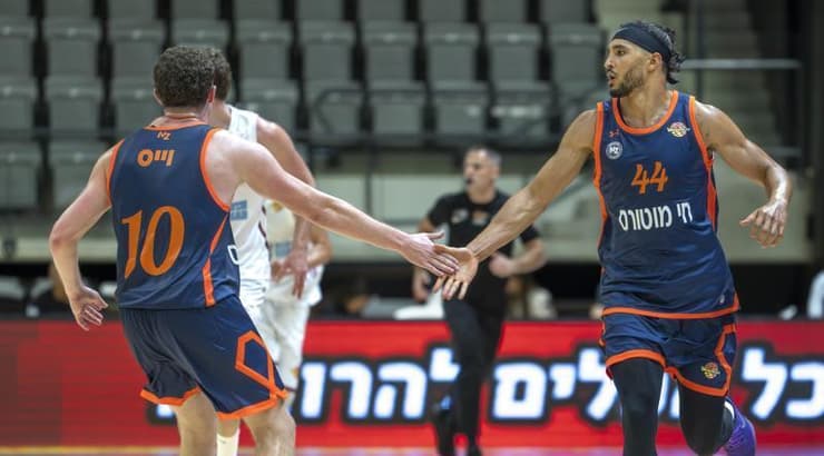 ג'קסון רואו וספנסר וייס חוגגים (רועי כפיר) ג'קסון רואו וספנסר וייס חוגגים