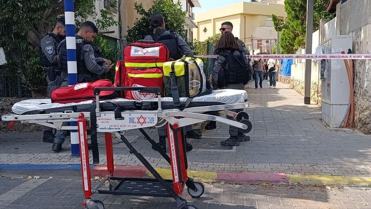 נער נפצע מפיצוץ מטען בביתו בחולון