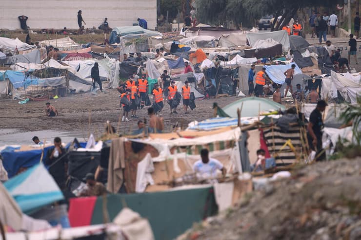 מתחם המהגרים בסאוטה (צילום: Francis González/AP) מתחם המהגרים בסאוטה