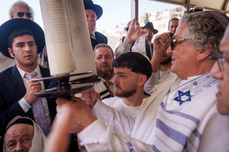 שורד השבי בר קופרשטיין בברכת כהנים
