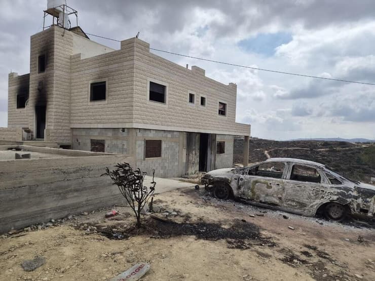 הנזק שגרמו מתנחלים בכפר הפלסטיני ג'אלוד (צילום: אלכס גמבורג) הנזק שגרמו מתנחלים בכפר הפלסטיני ג'אלוד