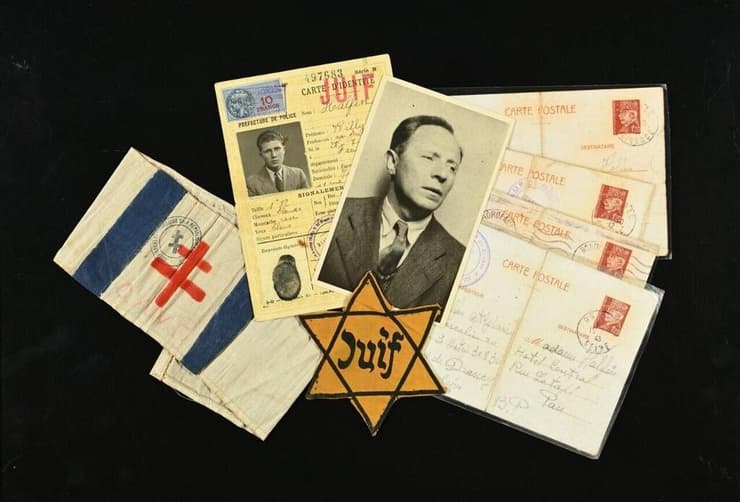 תמונות, מסמכים וטלאי צהוב 