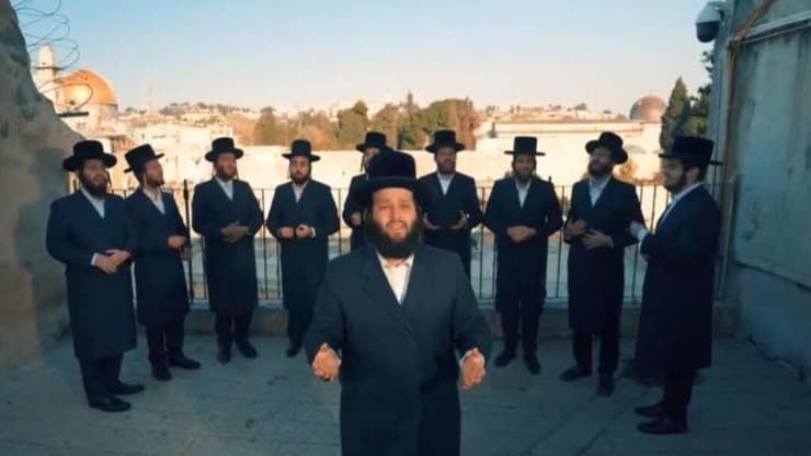 וייסמנדל ומקהלת נשמה (צילום: סעיף 27א לפי חוק זכויות יוצרים) מקהלת נשמה עם משה דוד וייסמנדל