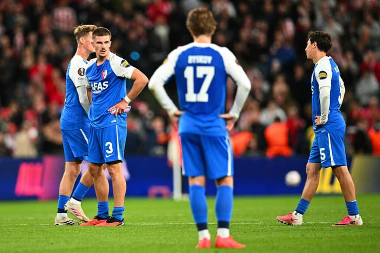 שחקני אלקמאר (צילום: ANDY BUCHANAN / AFP) שחקני אלקמאר