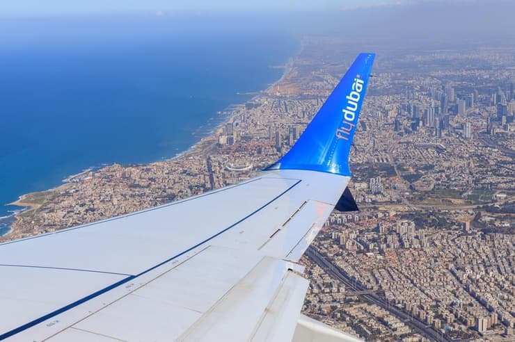 מטוס של flydubai בשמי תל אביב