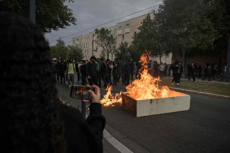 צילום: Ed JONES / AFP מהומות מחאה הפגנה של תלמידים ב צרפת טולוז