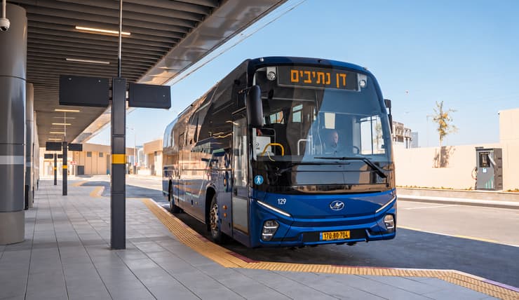 אוטובוס במתחם יציאת "הנתיב המהיר" בראשון לציון (צילום: דוברות נתיבי איילון ודן נתיבים / skypro) אוטובוס במתחם יציאת "הנתיב המהיר" בראשון לציון