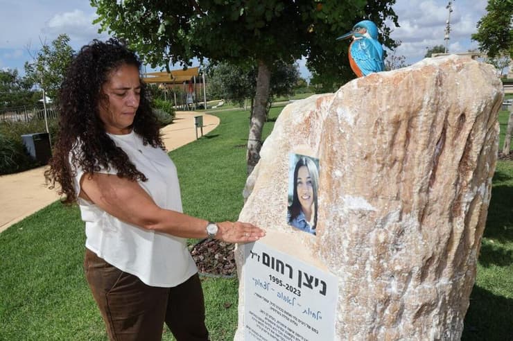 רונית: "התקווה שלי הייתה שהיא תהיה חטופה. היום אני יותר אומרת שאני אוהבת" (צילום: יריב כץ) רונית, אמא של ניצן רחום ז"ל