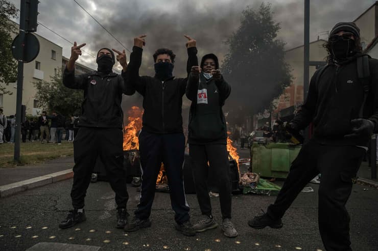 צילום: Ed JONES / AFP מהומות מחאה הפגנה של תלמידים ב צרפת טולוז