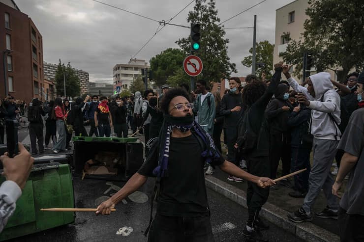 צילום: Ed JONES / AFP מהומות מחאה הפגנה של תלמידים ב צרפת טולוז