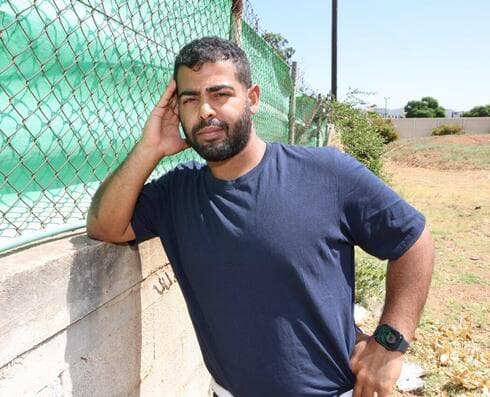 "בלי עזרה נכונה ויעילה אנשים לא יצליחו לקום. "אתה רואה משפחות מרוסקות. בן אדם אחד יכול לפרק משפחה שלמה. שורד נובה אחד שחי בבית עם ההורים שלו ועם האחים שלו יכול להחריב את כל המשפחה" (צילום: גדי קבלו ) דניאל שרעבי