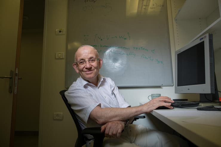 פרופ' יוסף ברנשטיין (צילום: קרן וולף) פרופ' יוסף ברנשטיין