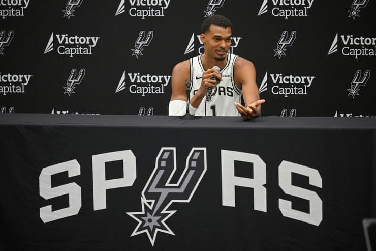 לא בכל מחיר. וומבניאמה (צילום: AP Photo/Darren Abate) וומבניאמה