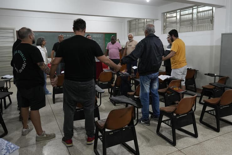 סדנאות טיפול בברזיל למהמרים כפייתיים (צילום: AP Photo/Andre Penner) סדנאות טיפול בברזיל למהמרים כפייתיים