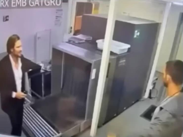 רגע המעצר של וורקארו בשדה התעופה, נובמבר שנה שעברה (צילום: מתוך אתר G1) רגע המעצר של דניאל וורקארו