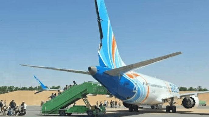 מטוס פליי דובאי שזנבו נשבר בעקבות ניסיון הריסוק מטוס פליי דובאי שזנבו נשבר אחרי ניסיון הריסוק שלו אחרי שנחת בסעודיה