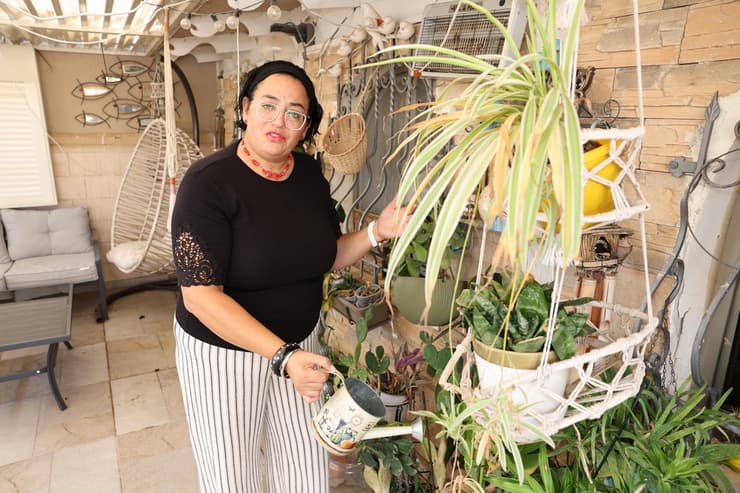 "עשיתי לעצמי גינה טיפולית". טלי חדד (צילום: גדי קבלו ) טלי חדד