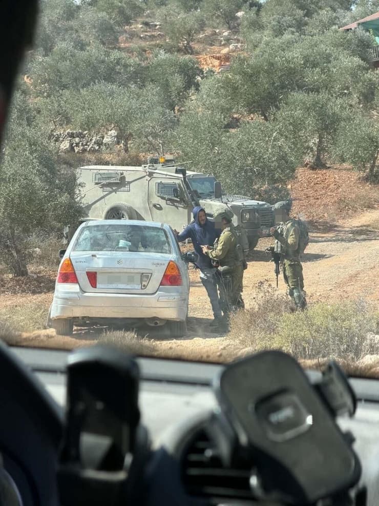 צה"ל מעכב תושבים שניסו להגיע לאדמותיהם באזור אל-ערמה בעיירה ביתא, דרומית לשכם.
