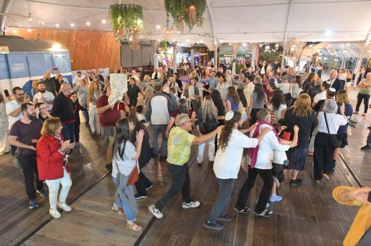 הקפות שניות בהובלת התנועה הרפורמית בירושלים (צילום: אלעד גוטמן) הקפות שניות בהובלת התנועה הרפורמית בירושלים