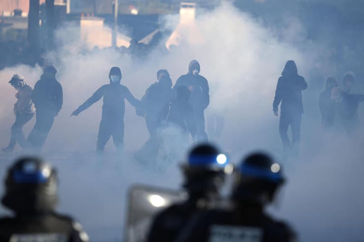 צילום: Fred TANNEAU / AFP ברסט צרפת מהומות מחאה הפגנה של תלמידים