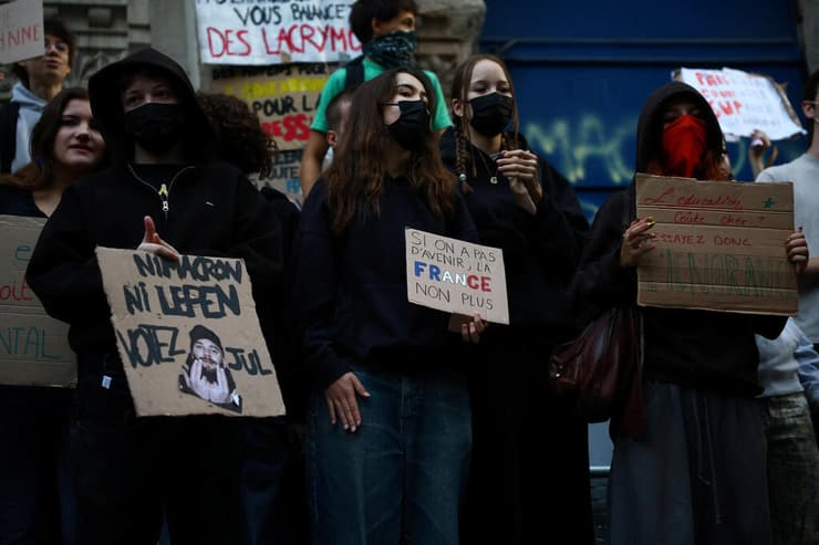 צילום: REUTERS/Sarah Meyssonnier פריז צרפת מהומות מחאה הפגנה של תלמידים