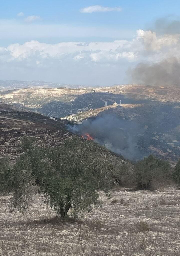 מתנחלים הציתו ו אש בשטחי פלסטינים תושבי בית אימרין וג'בע, שכם