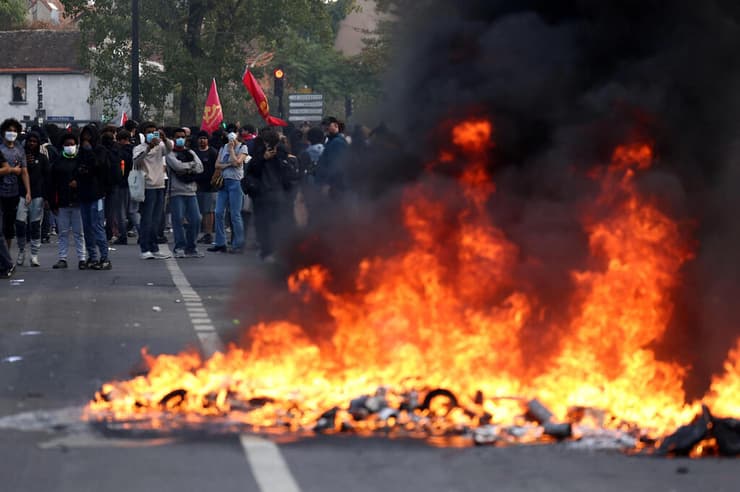 צילום: REUTERS/Abdul Saboor סן-דני צרפת מהומות מחאה הפגנה של תלמידים
