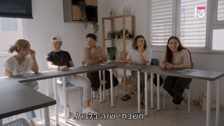 קצת הומור עצמי ומודעות עצמית לא יזיקו. מתוך "הארץ המובטח" (צילום מסך: רשת) מתוך "הארץ המובטח"