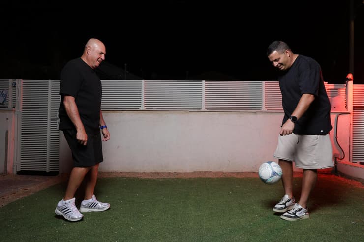 "שחקנים בוחרים להגיע לקבוצות של אדם, כי הם יודעים שיקדם אותם". בני ואדם לם (צילום: אוראל כהן) בני לם אדם לם