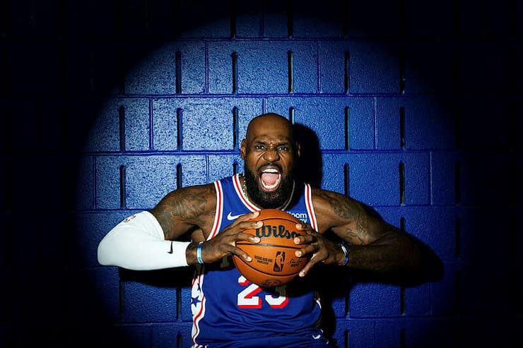 גם הוא עלה על העגלה. לברון (צילום: Emilee Chinn / GETTY IMAGES NORTH AMERICA / AFP) לברון