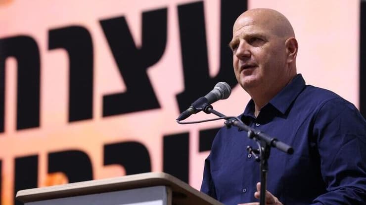 אפשטיין בטקס: "אני לא לבד בכאב" (צילום: זיו ברק) עצרת זיכרון ל 7.10 של התנועה הקיבוצית ביער חרבות ברזל
