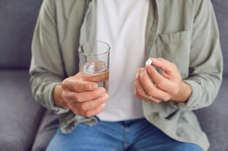 אנטיביוטיקה משפיעה על הרכב חיידקי המעי. אילוסטרציה (צילום: shutterstock) כדור