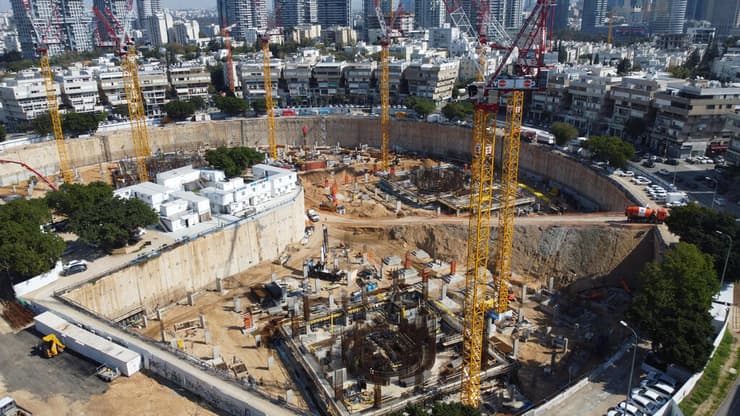 תחילת העבודות בכיכר המדינה. בעלי הזכויות גייסו הון עצמי של 40 מיליון שקל (צילום: שאול גולן) עבודות כיכר המדינה