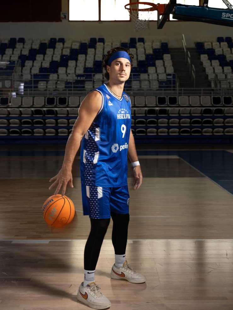 "למדתי לדעת כבר מאיזו מדינה מגיע כל טיל" (צילום: יובל חן) דאסטי האנאס