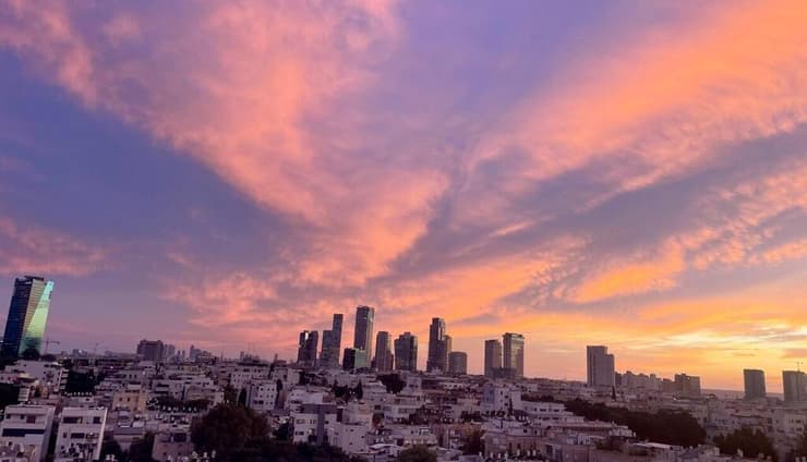 השקיעה בגוש דן (צילום: מיכאל קולומנקין) שקיעה מחוף תל אביב