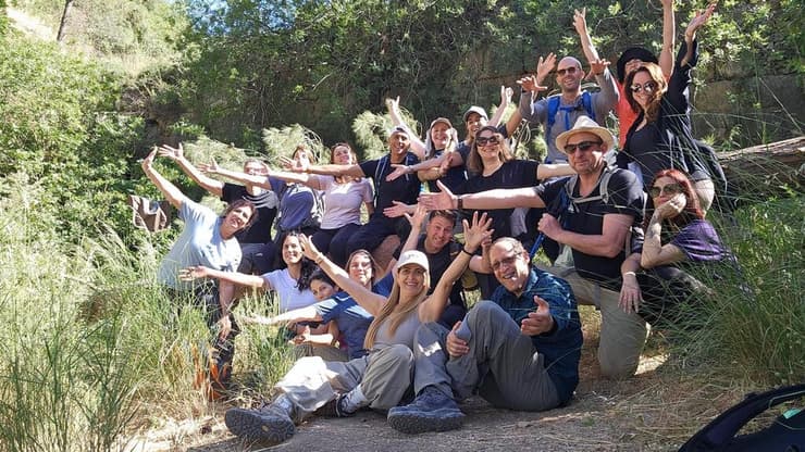 "בטבע אני יכול לדבר עם אנשים על השאלות הגדולות של החיים" (צילום: אלבום פרטי) קבוצה שיוצאת לסופי השבוע שגולדשטיין מארגן