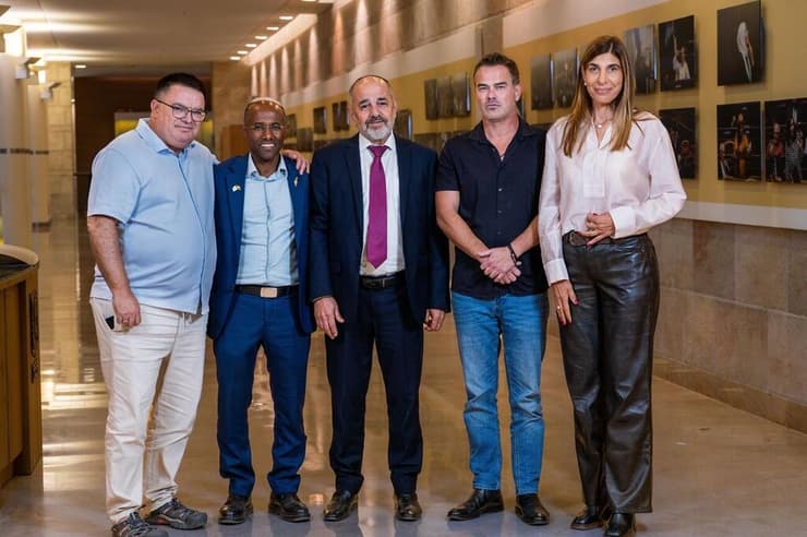 מימין לשמאל: שרון ניר, בועז טופורובסקי, יעקב מרגי, משה סולומון ומיכאל ביטון
