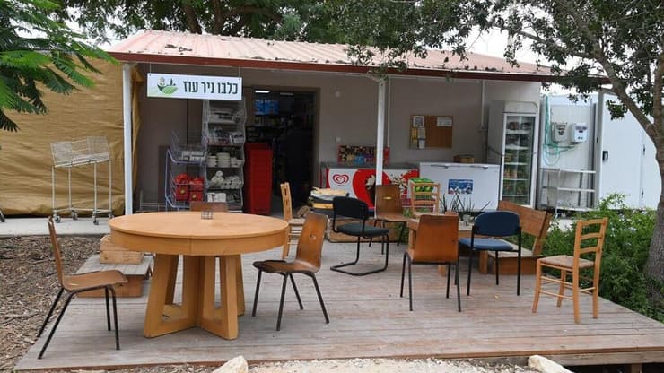 ביציאה מהכלבו אתר בנייה ליד בית שרוף (צילום: הרצל יוסף) שיקום ניר עוז