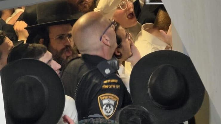 הפגנת חרדים בעקבות ניסיון מעצר עריק במודיעין מכבים רעות