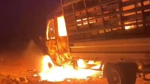 מתנחלים הציתו רכבים באזור ואדי אג'חיש