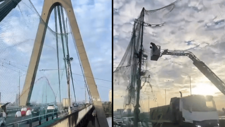 הרשת על הגשר הצפוני, היום בקייב כיתוב: אוקראינה קייב פורשת רשתות הגנה רשת על הגשר הצפוני מעל נהר הדנייפר בגלל כטב"מים כטב"ם שמשגרת רוסיה