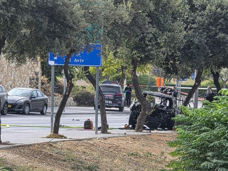 צילום: אלכס גמבורג זירה רכב פיצוץ ארמון הנציב ירושלים