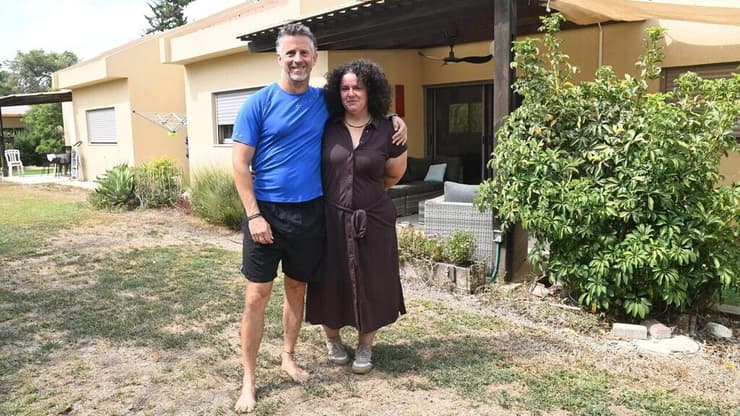גליה צור וארנון עינהר (צילום: הרצל יוסף) גליה צור וארנון עינהר, שיקום ניר עוז