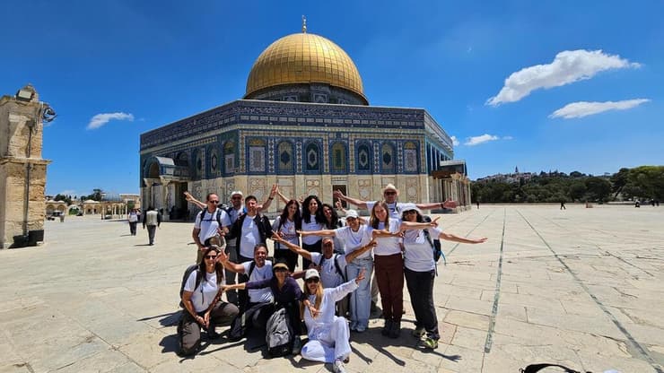 אחת הקבוצות שאירגן גולדשטיין (צילום: אלבום פרטי) קבוצה שיוצאת לסופי השבוע שגולדשטיין מארגן