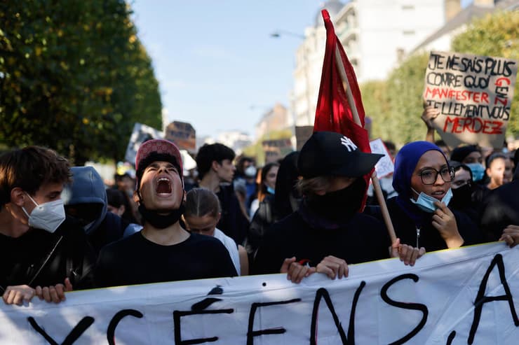 צילום: AP Photo/Jeremias Gonzalez צרפת עימותים בעיר רן הפגנה מחאת תלמידים
