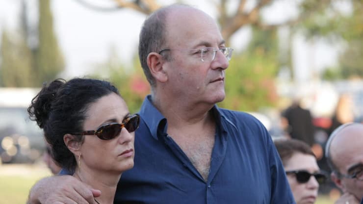 "אני בוחרת להיות פה כי אין לי בית אחר". שמואל הספרי וחנה אזולאי הספרי (צילום: צביקה טישלר) שמואל הספרי וחנה אזולאי הספרי