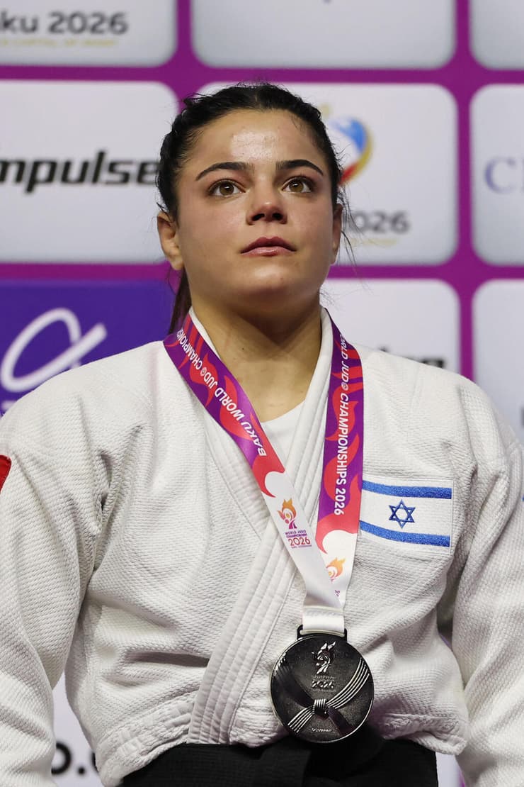 נראתה כמי שהניצוץ נדלק בה מחדש (צילום: Anne-Christine POUJOULAT / AFP) כרם פרימו עם מדליית הכסף באליפות העולם בג'ודו