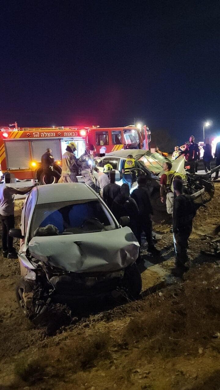 תאונת דרכים בין שני רכבים בכביש 60