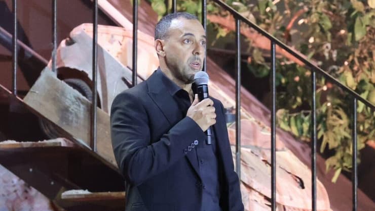 אלי שרעבי בטקס הלאומי לציון השבעה באוקטובר (צילום: מוטי קמחי) אלי שרעבי בטקס הלאומי לציון השבעה באוקטובר